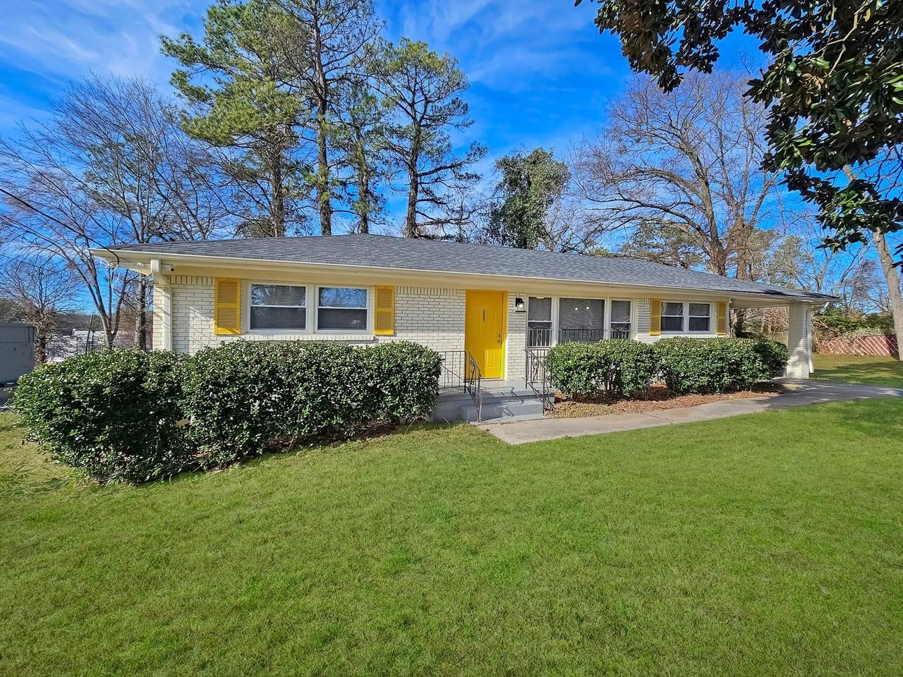 2647 Old Hapeville Rd Sw - Photo 2 of 34