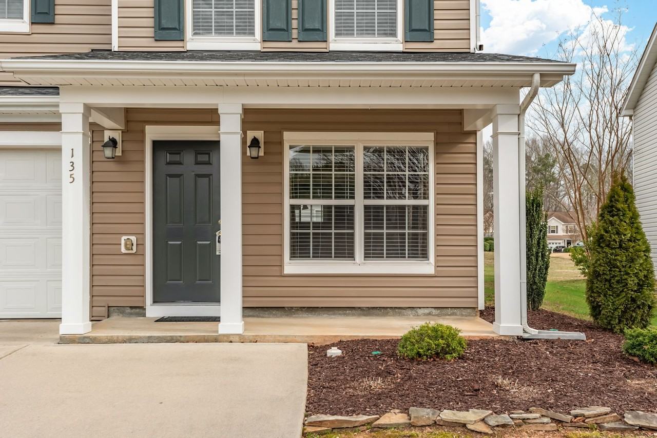 135 Bellfare Dr - Photo 2 of 21