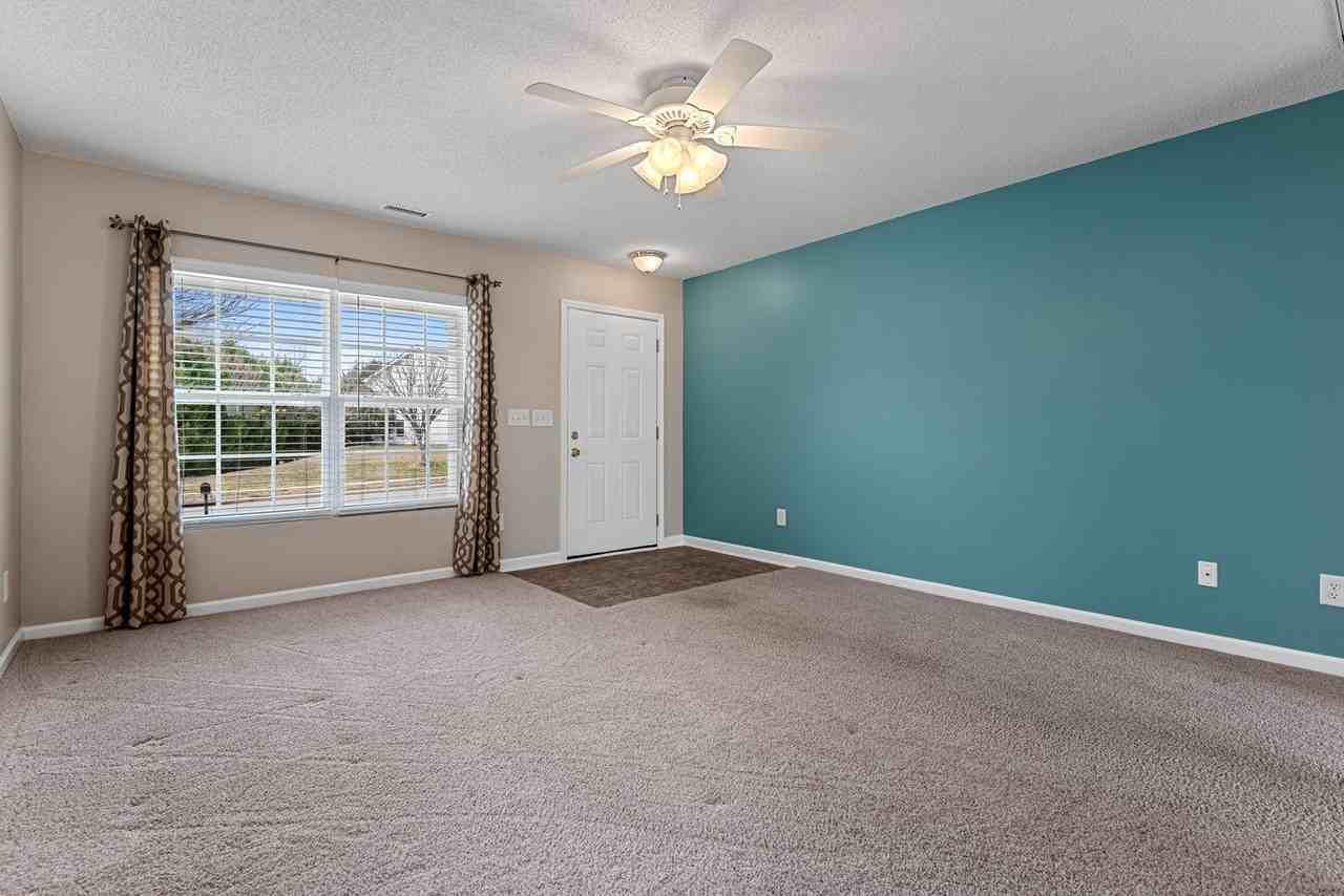 135 Bellfare Dr - Photo 3 of 21