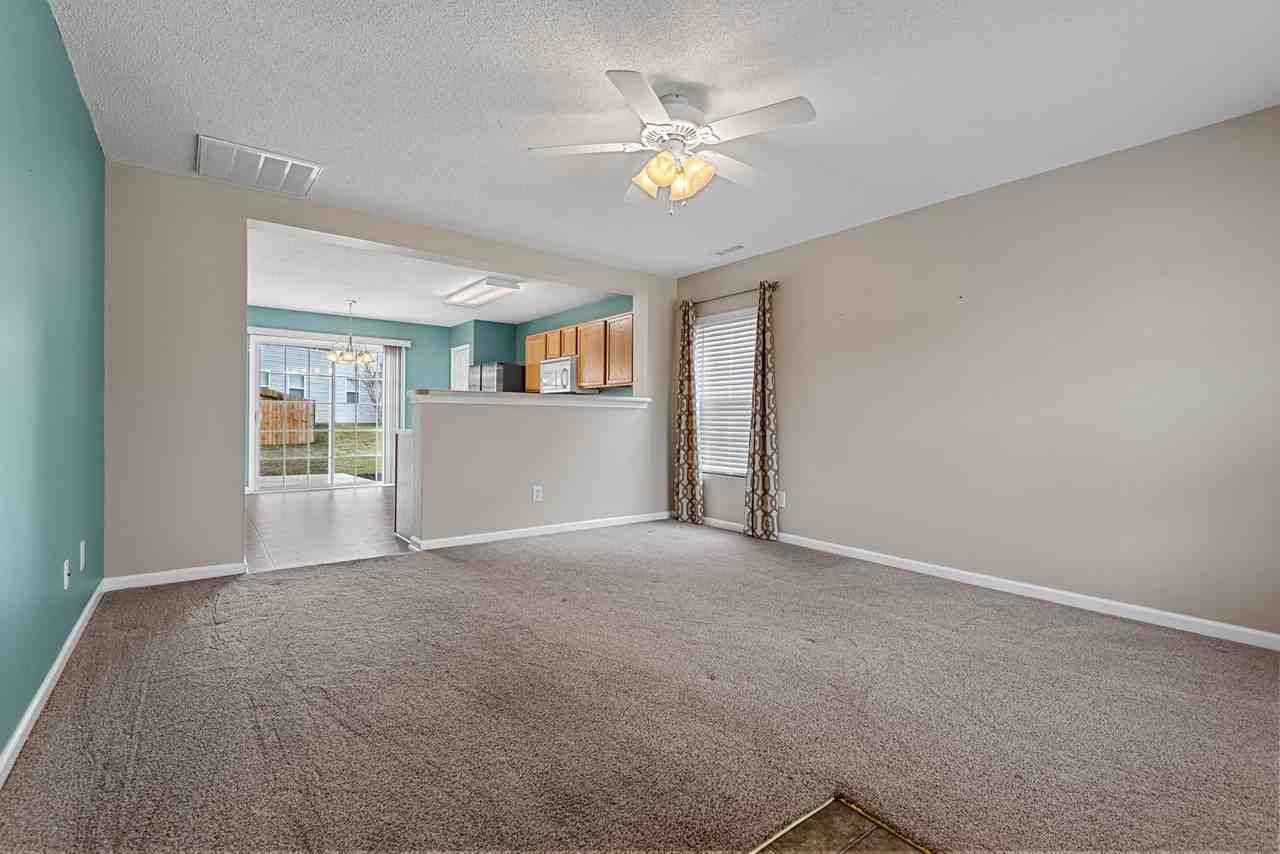 135 Bellfare Dr - Photo 4 of 21