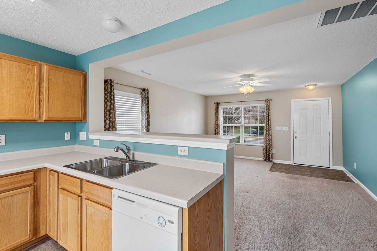 135 Bellfare Dr - Photo 5 of 21