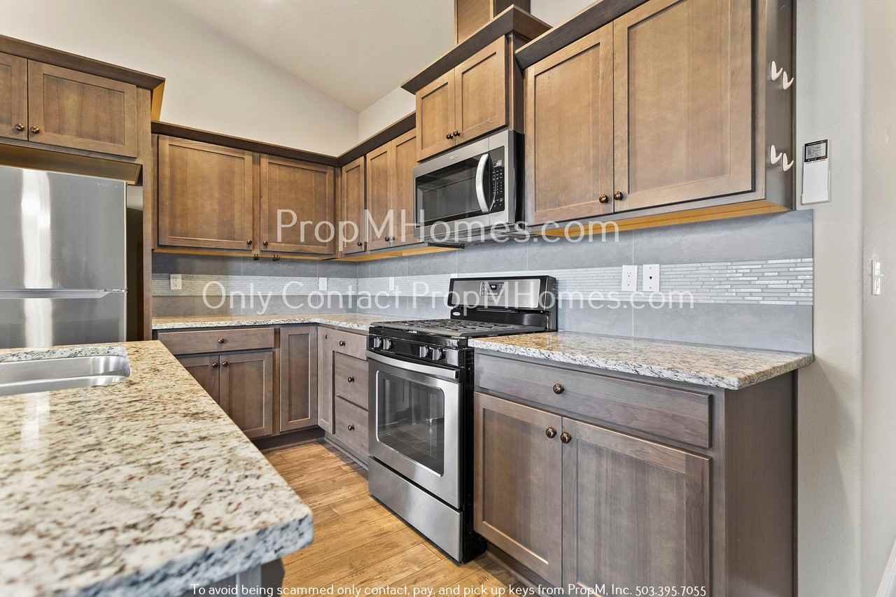 864 Julie Ln - Photo 2 of 29