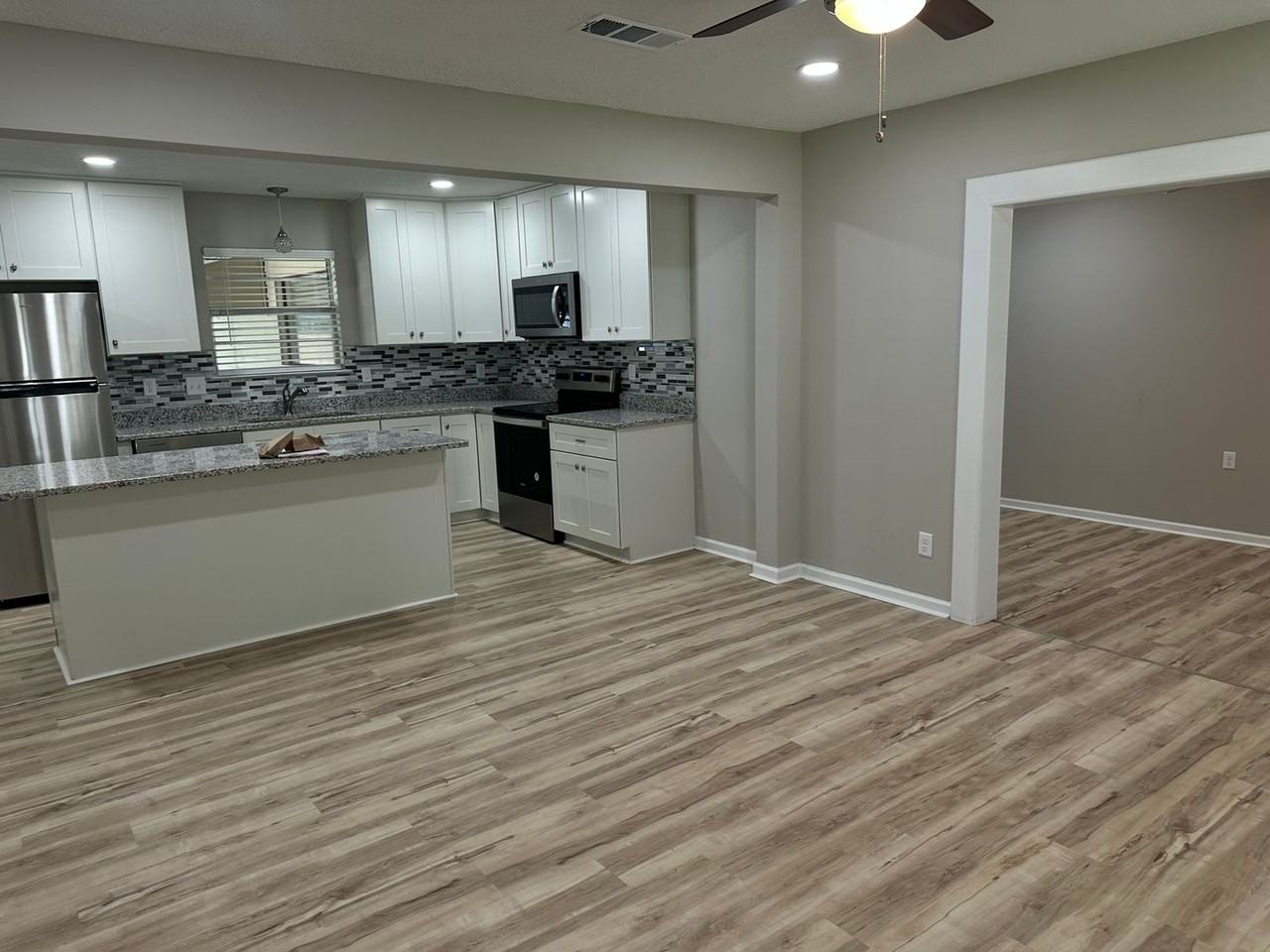 1008 Colbert Ave - Photo 3 of 32