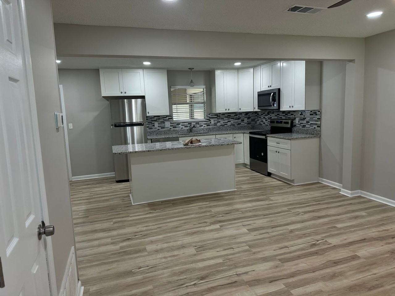 1008 Colbert Ave - Photo 4 of 32