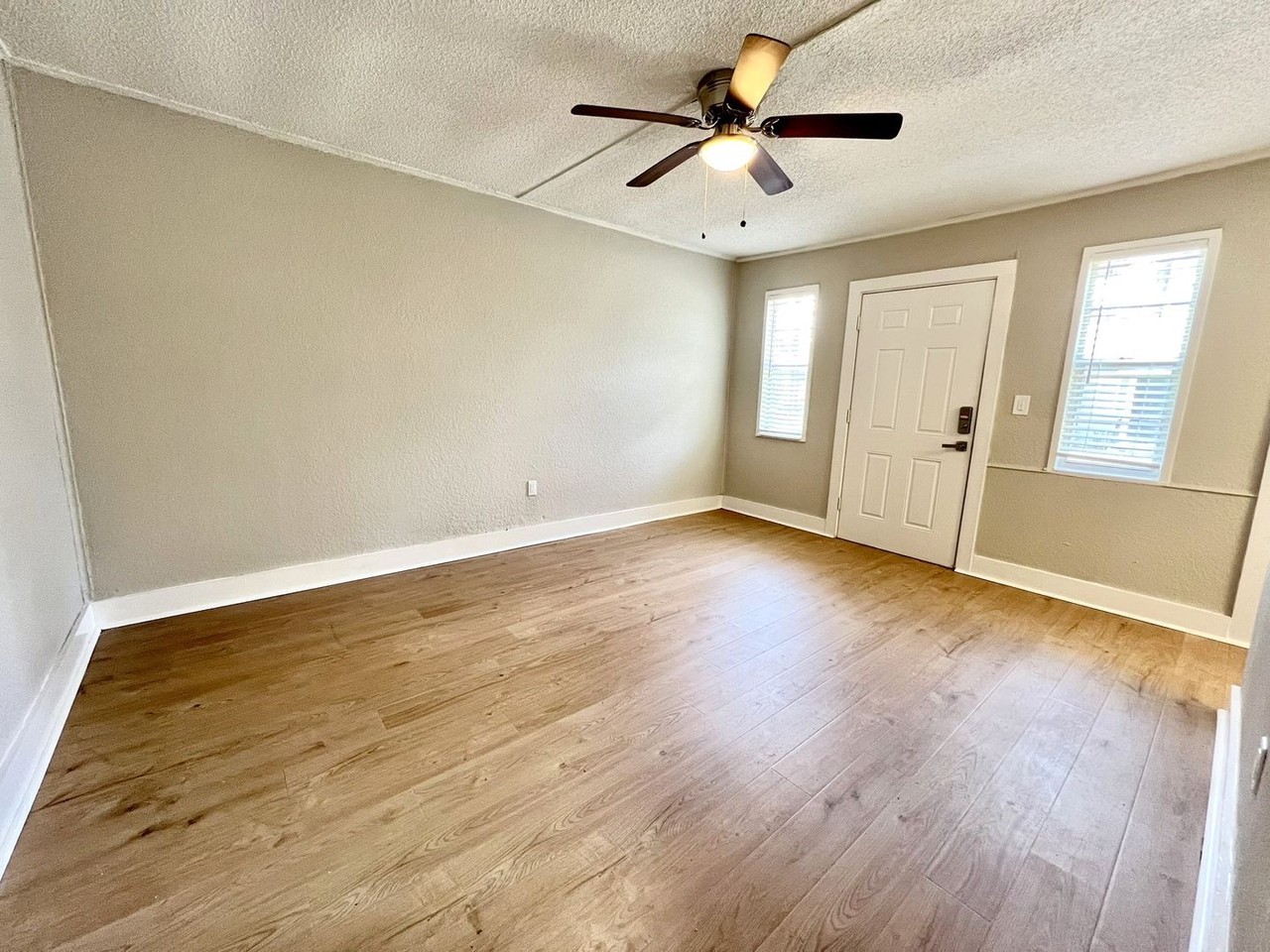 5915 Wilmar Rd - Photo 3 of 9