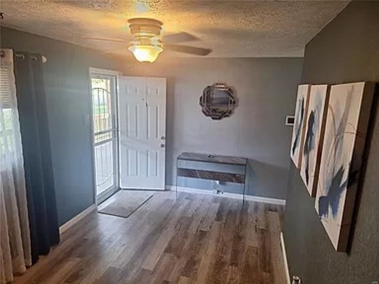 10049 Earl Dr - Photo 2 of 6