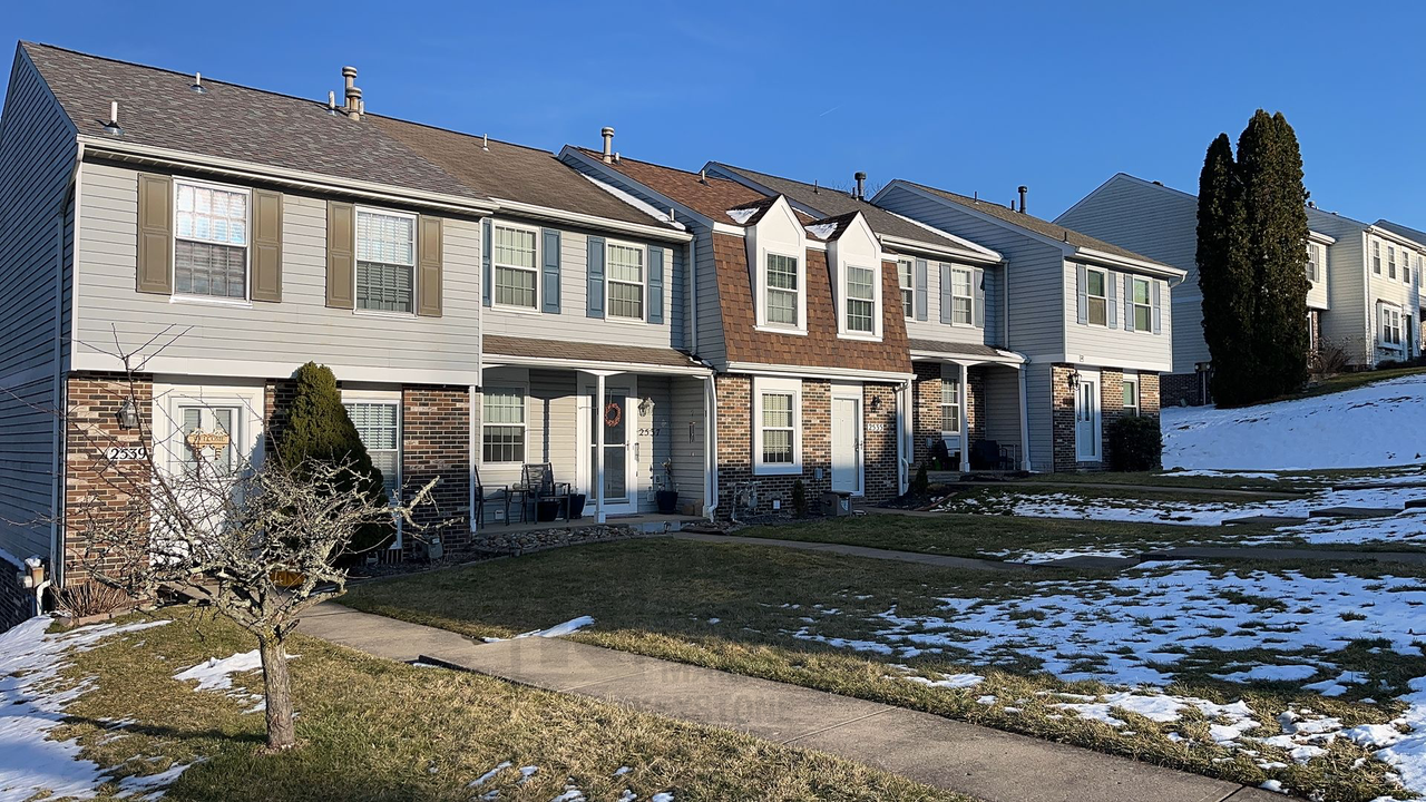 2535 Hawthorne Dr - Photo 3 of 23