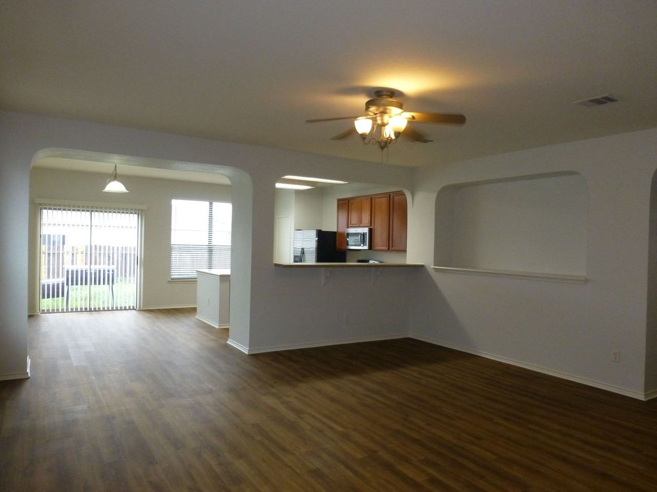 1726 E Mesa Park Cv - Photo 2 of 12