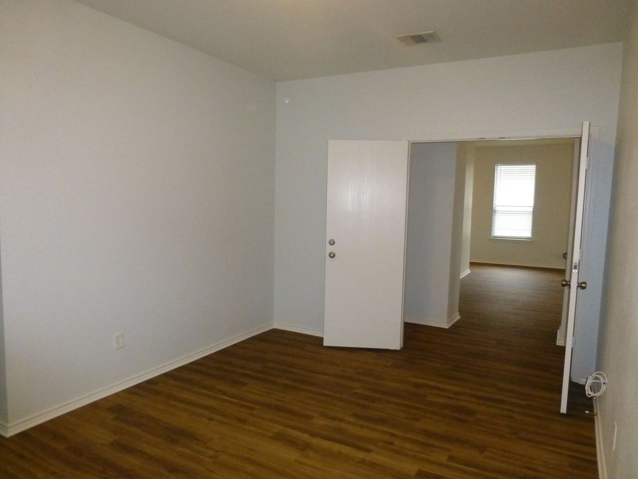 1726 E Mesa Park Cv - Photo 7 of 12
