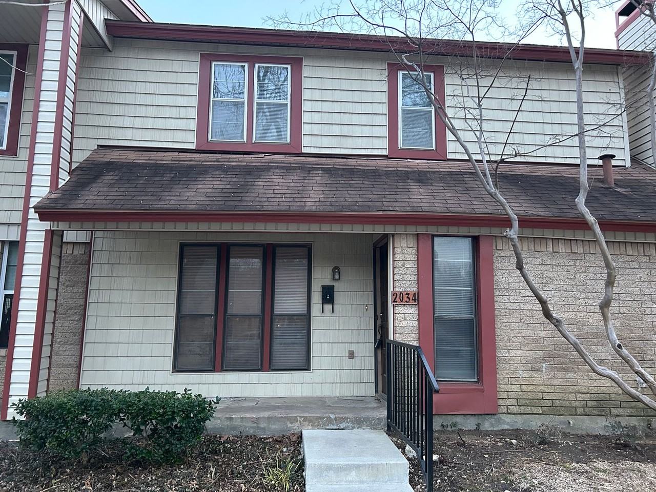 2034 Clubridge Dr - Photo 2 of 21