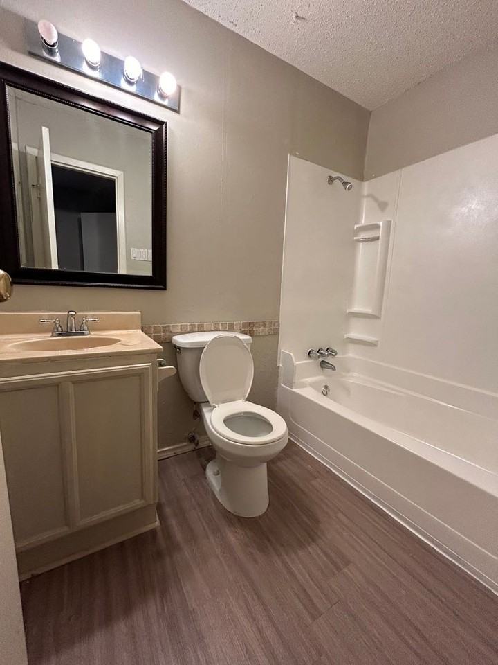 2034 Clubridge Dr - Photo 5 of 21