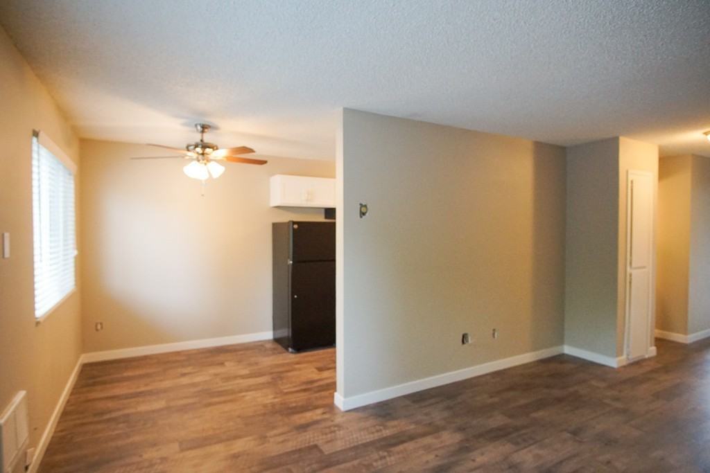 1521 Se Stark St - Photo 2 of 12