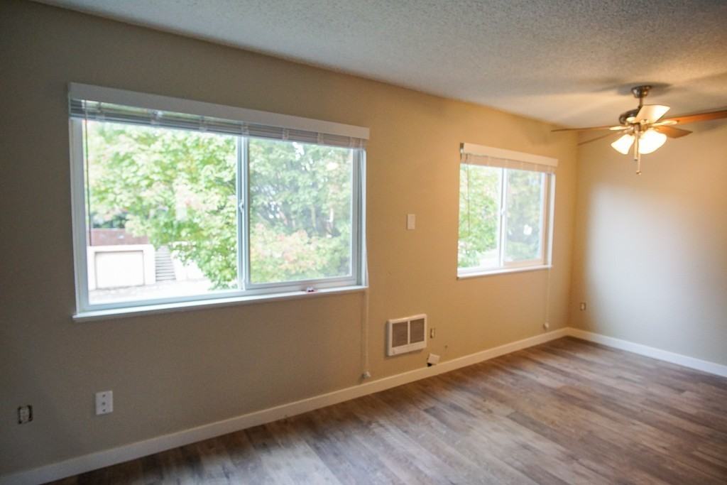 1521 Se Stark St - Photo 3 of 12