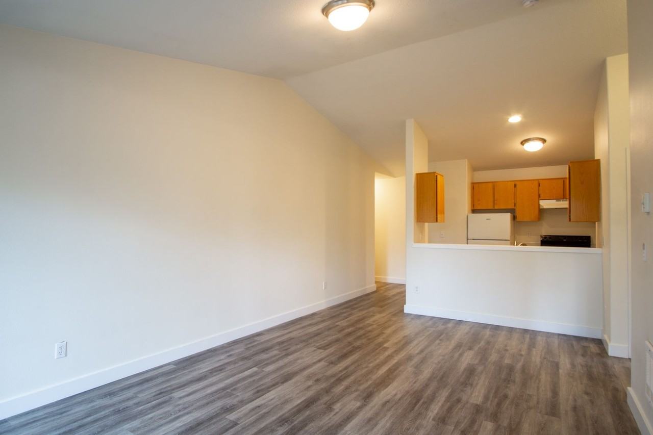 130 Se 105th Ave #G2 - Photo 3 of 15
