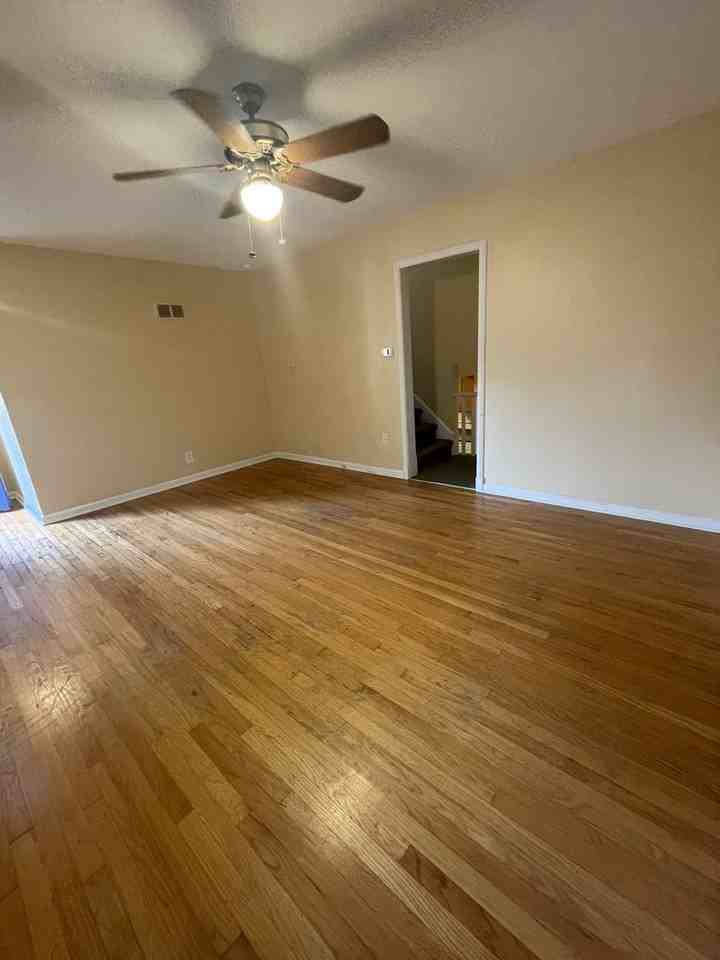 918 Sylvan Avenue - Photo 5 of 21