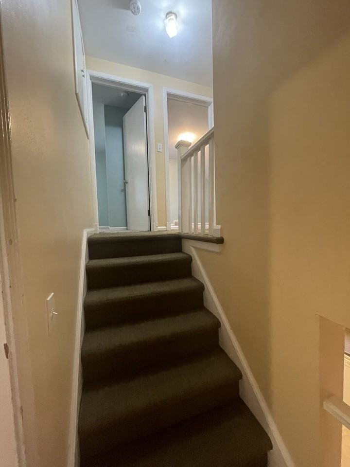 918 Sylvan Avenue - Photo 7 of 21