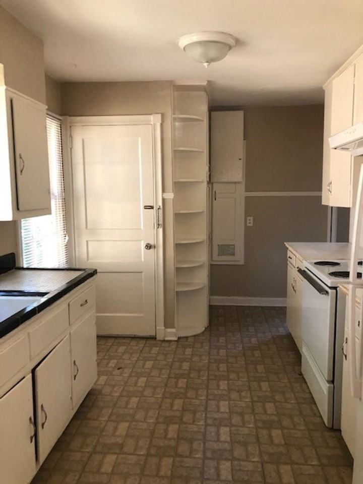 911 Rittiner Dr - Photo 3 of 8