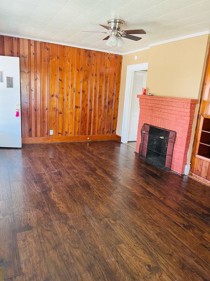 455 Baldwin Ave - Photo 2 of 6