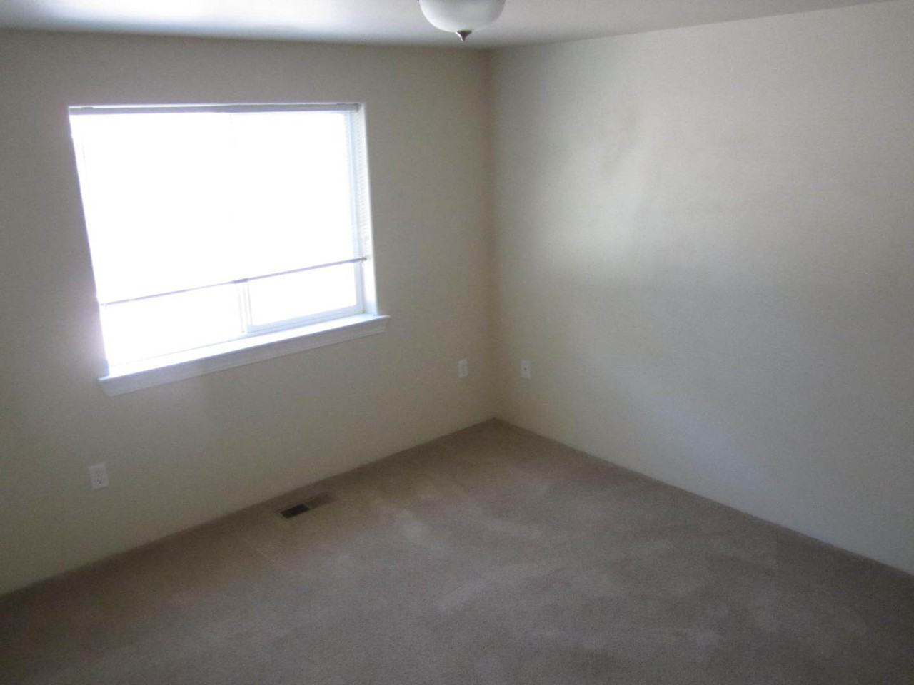 116 Cottonwood Dr - Photo 3 of 8