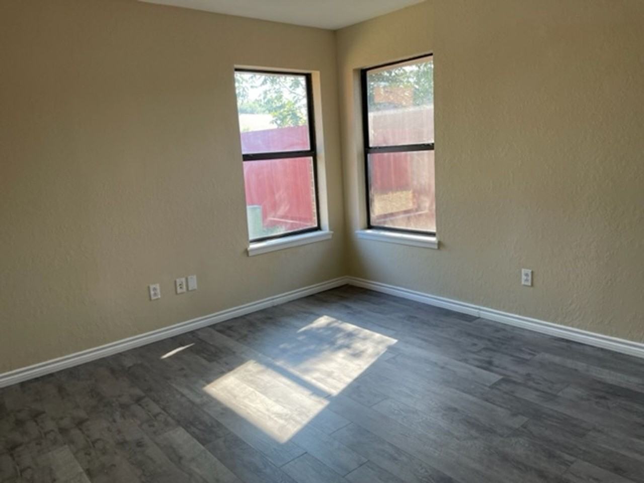 3833 Rebecca Ln - Photo 3 of 15