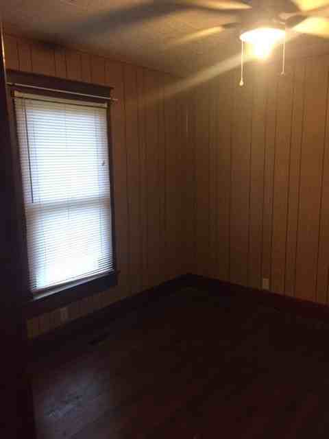 721 W Putman St - Photo 2 of 15