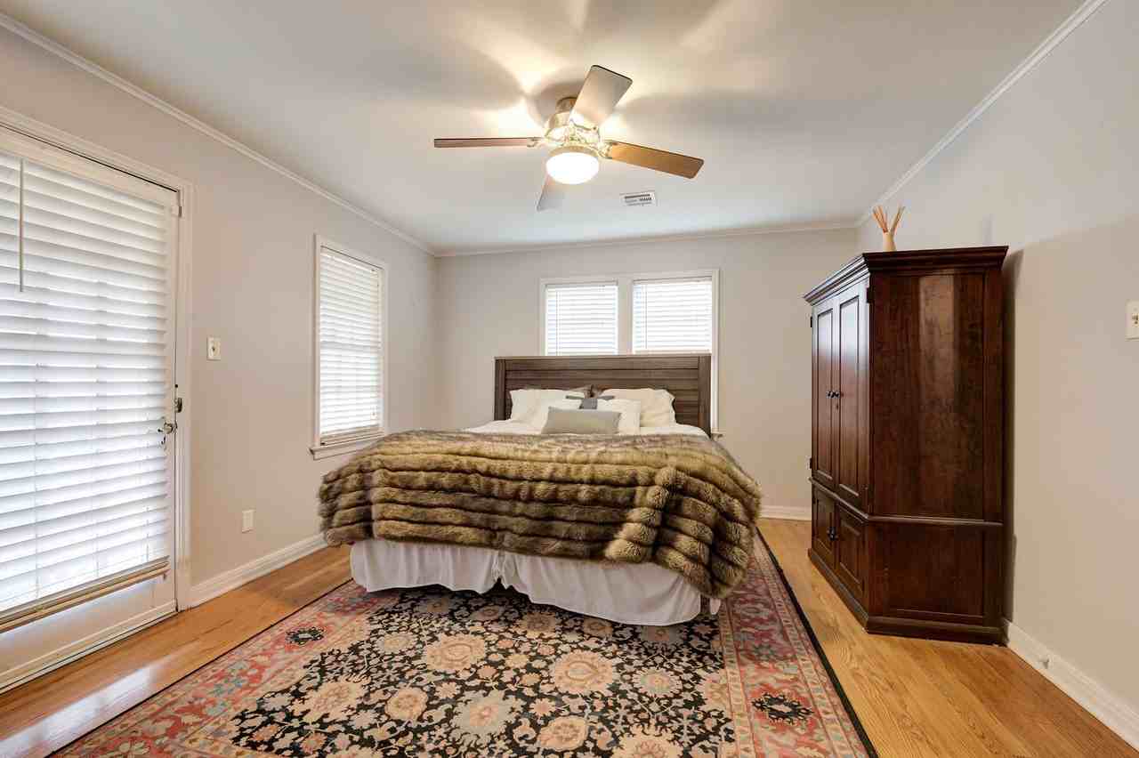 909 Nw 36th Ter - Photo 3 of 11