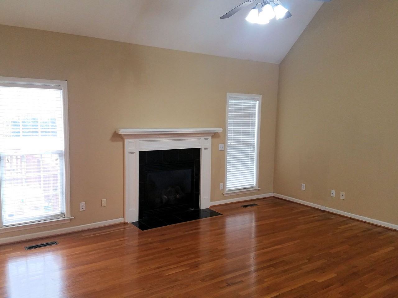 100 Montauk Ct - Photo 5 of 25