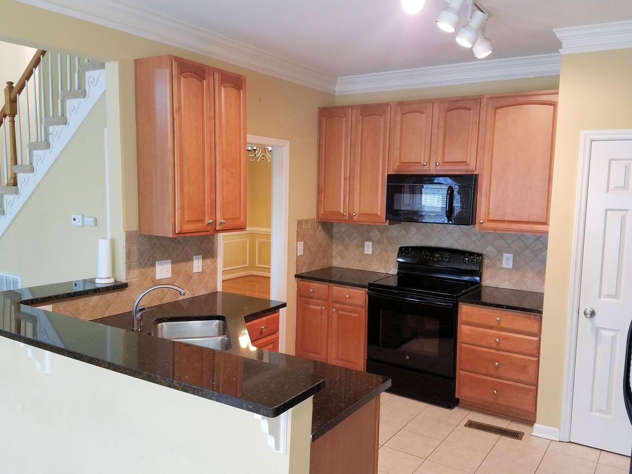 100 Montauk Ct - Photo 7 of 25