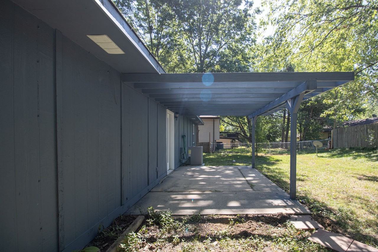 4712 Salem Drive - Photo 3 of 20