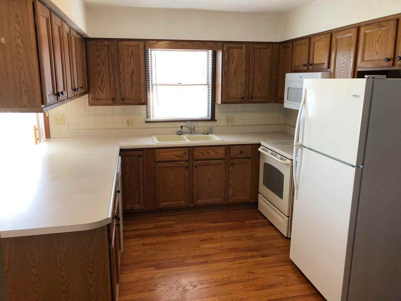 3913 Rustic Ln - Photo 4 of 34