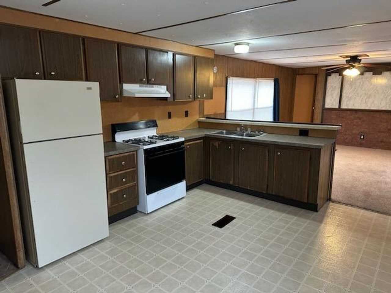 206 1/2 E 13th St - Photo 2 of 16