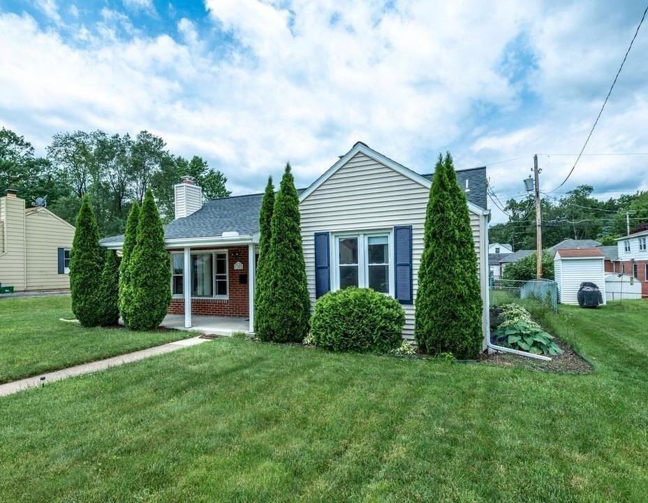 705 Barbara St - Photo 2 of 15