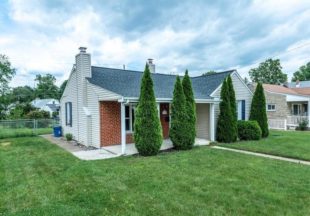 705 Barbara St - Photo 3 of 15