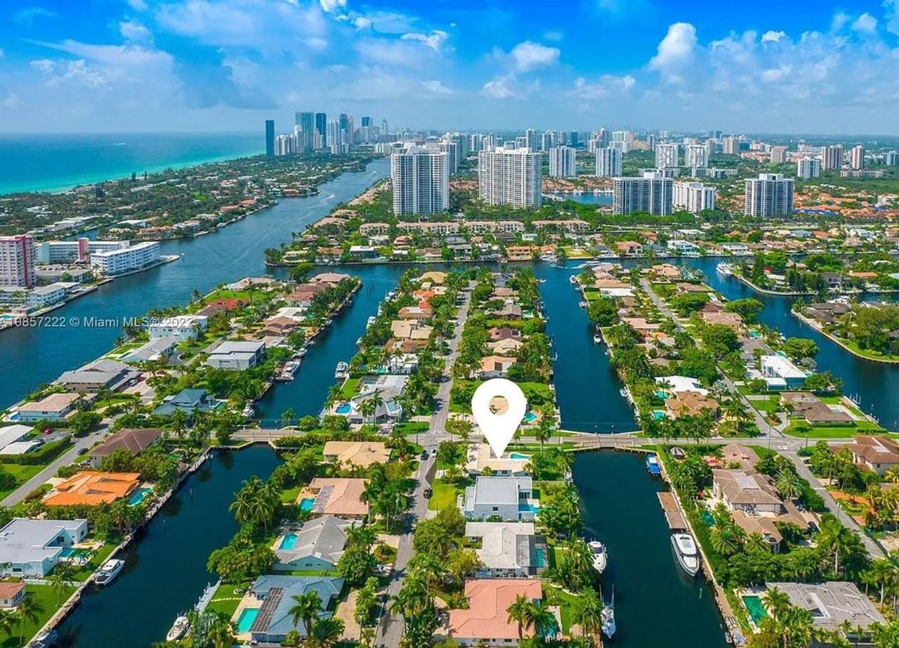 536 Hibiscus Dr - Photo 2 of 17