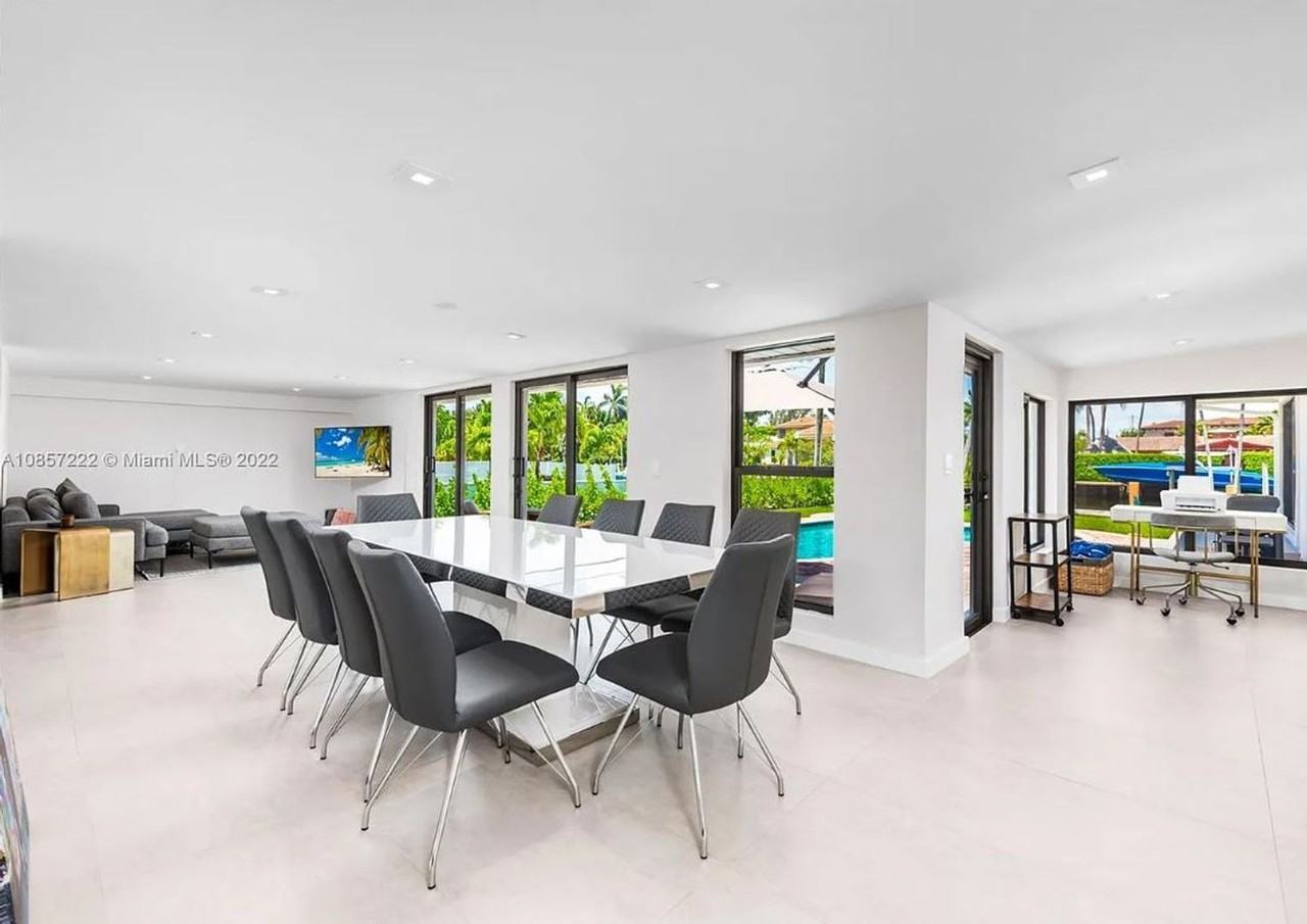 536 Hibiscus Dr - Photo 3 of 17