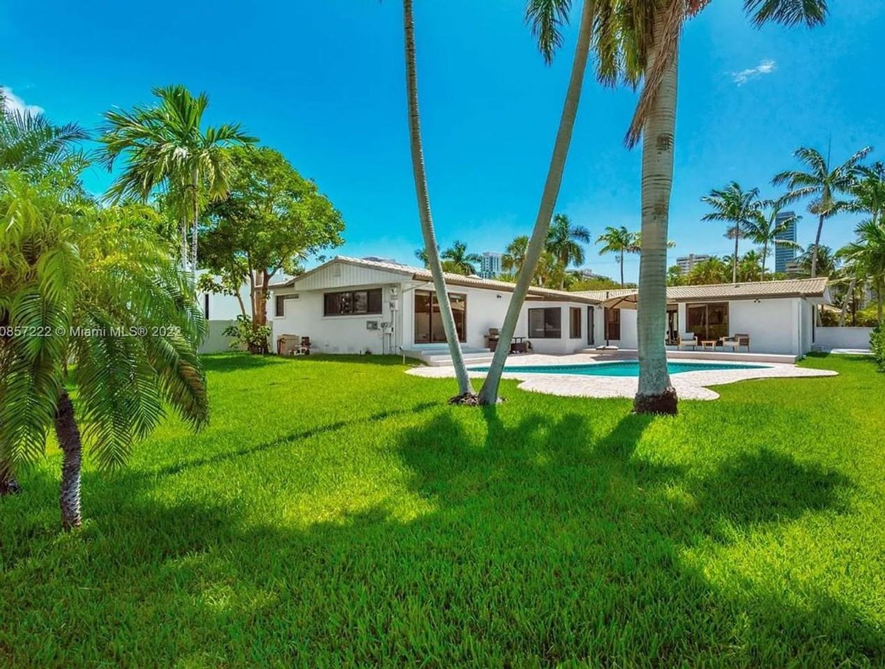 536 Hibiscus Dr - Photo 4 of 17