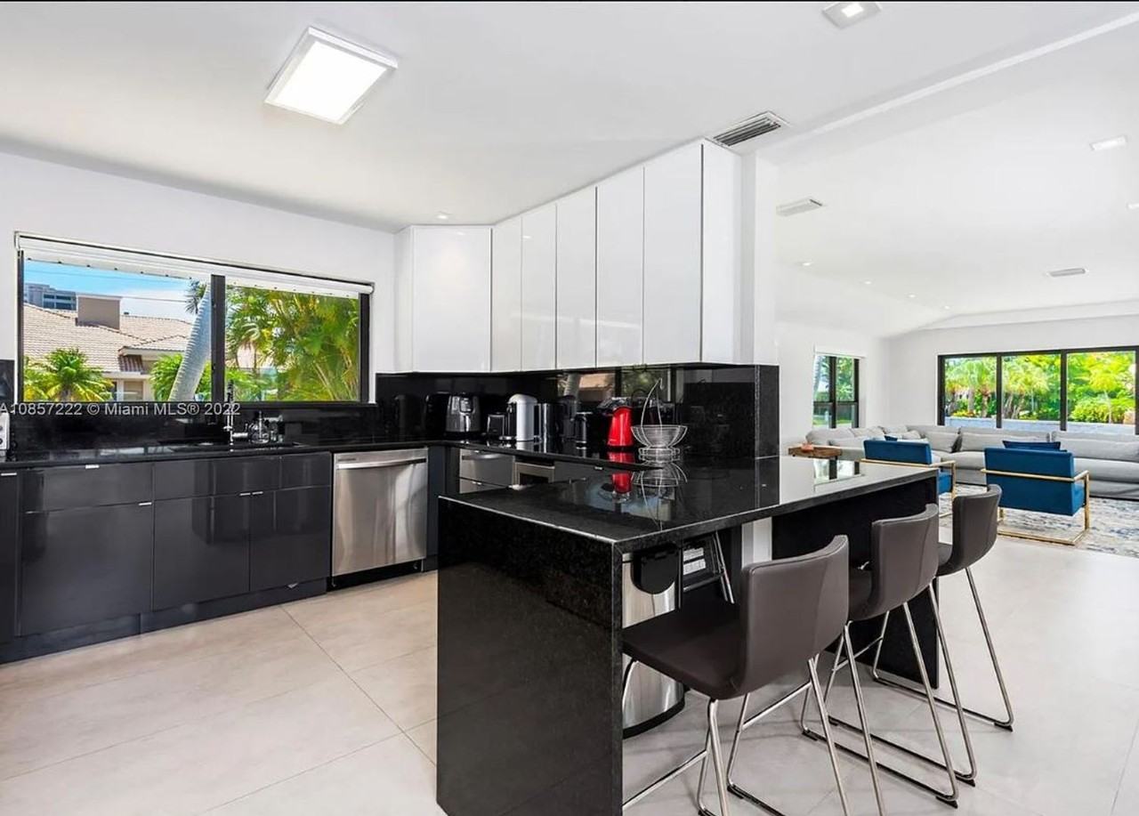 536 Hibiscus Dr - Photo 5 of 17