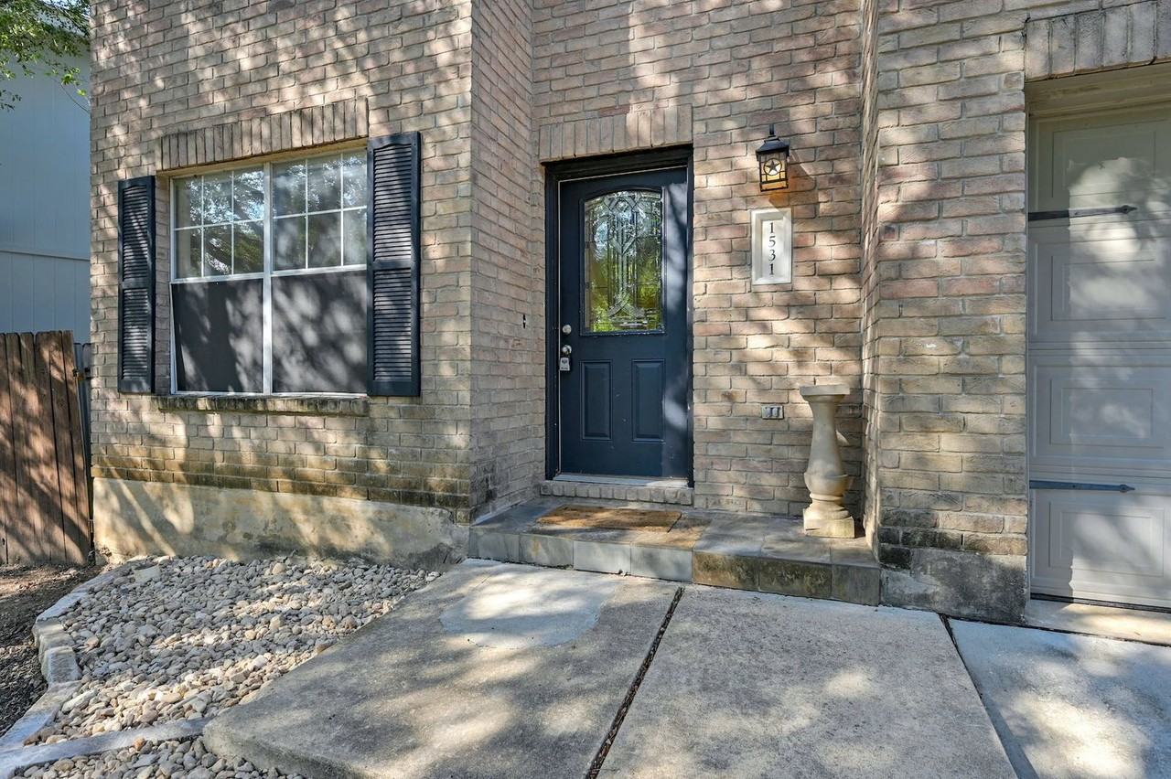 1531 Parkfield Cir - Photo 3 of 25