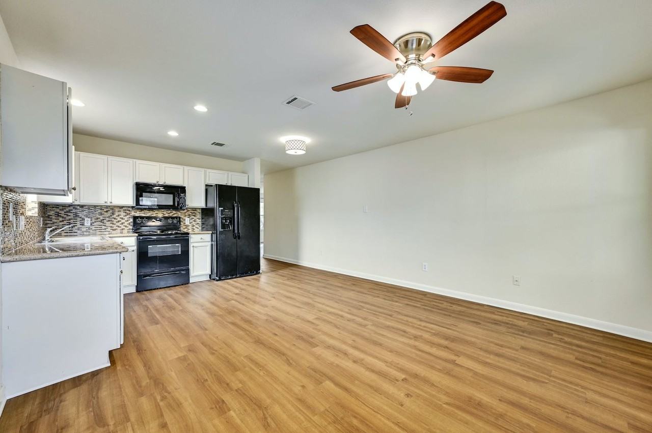 1531 Parkfield Cir - Photo 4 of 25