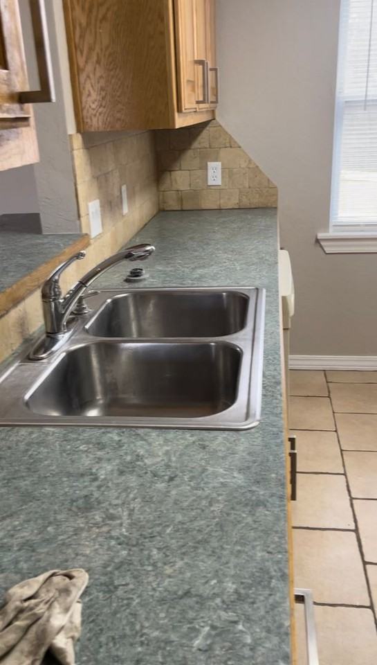 601 W Cottage St - Photo 2 of 7