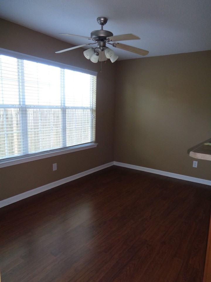 134 Amber Dr - Photo 2 of 12