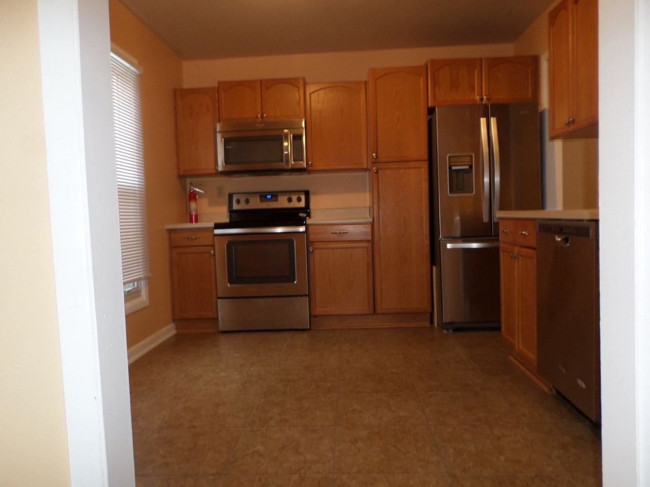 1916 Sussex Rd - Photo 3 of 12