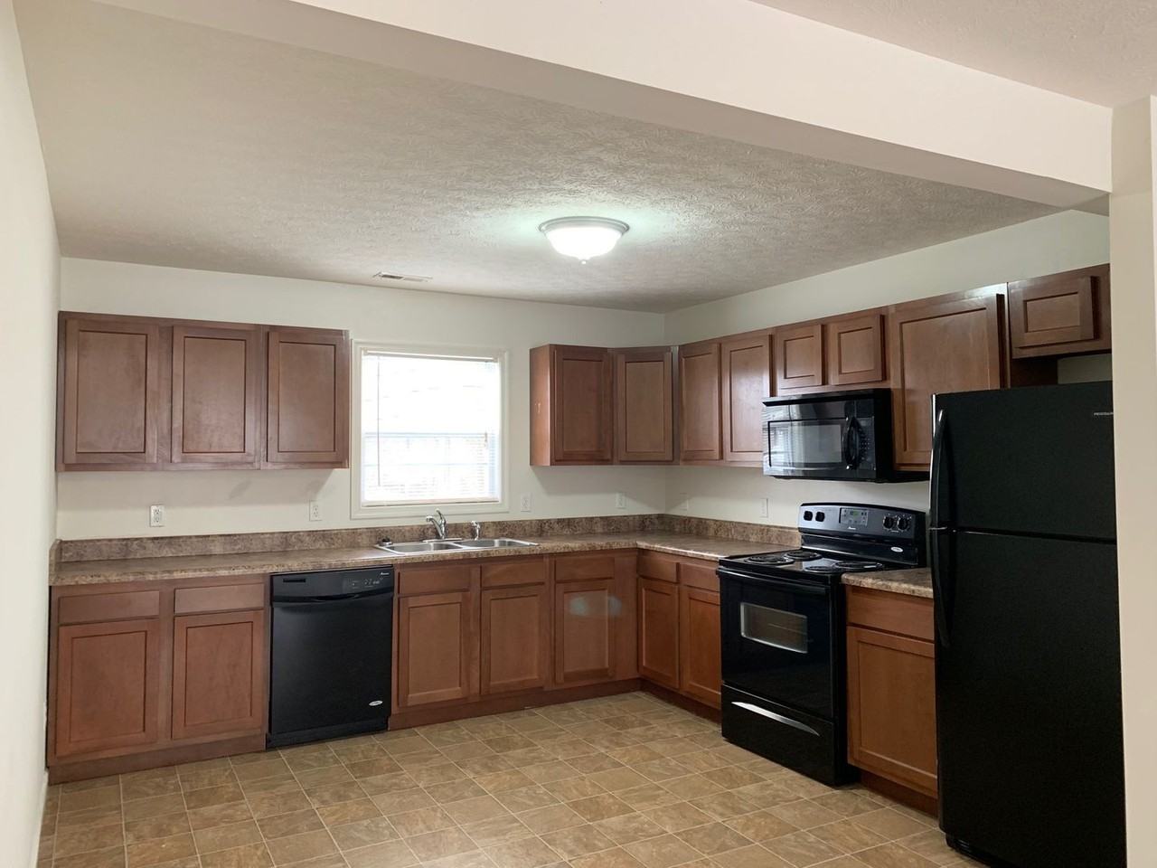 20 Station Ln Ne - Photo 6 of 11