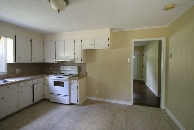 4010 Crestview Dr - Photo 3 of 7