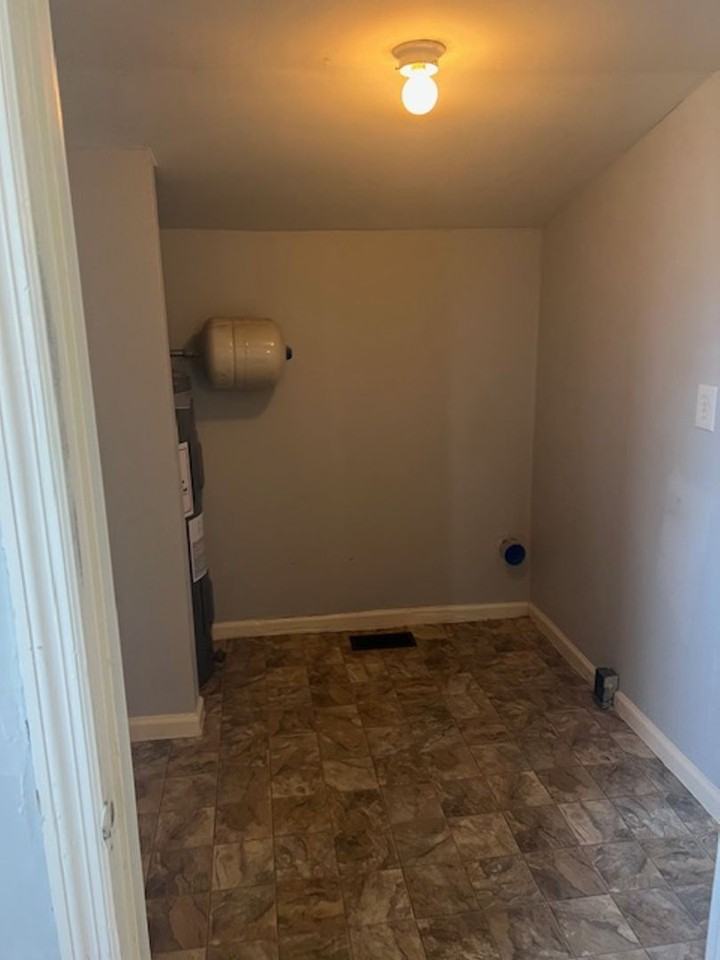 404 Montgomery St - Photo 2 of 16