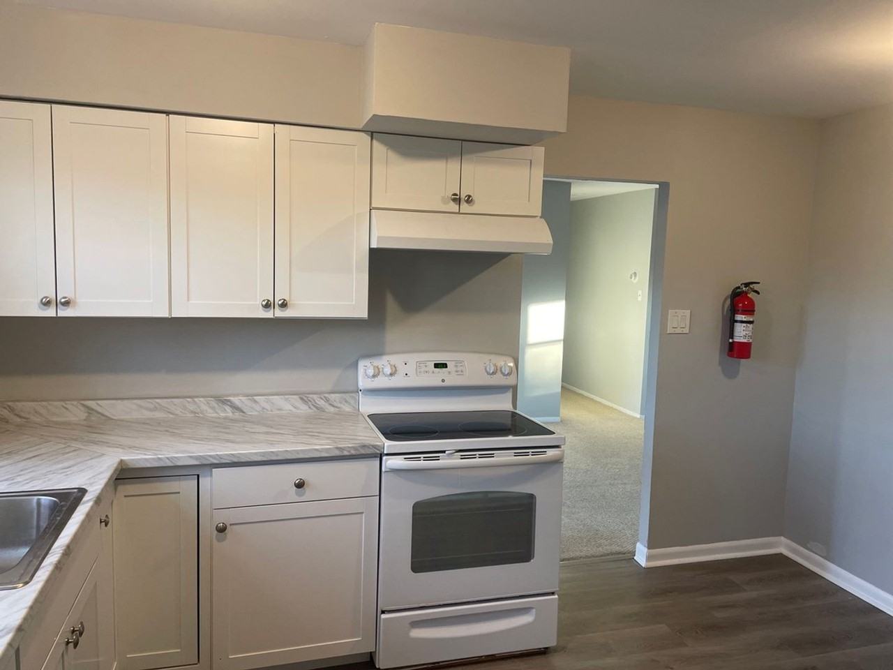 20 Executive Ln - Photo 3 of 24