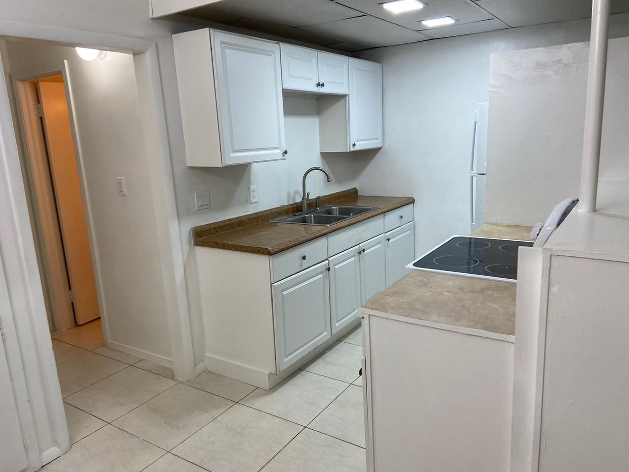 829 S 6th St - Photo 3 of 34