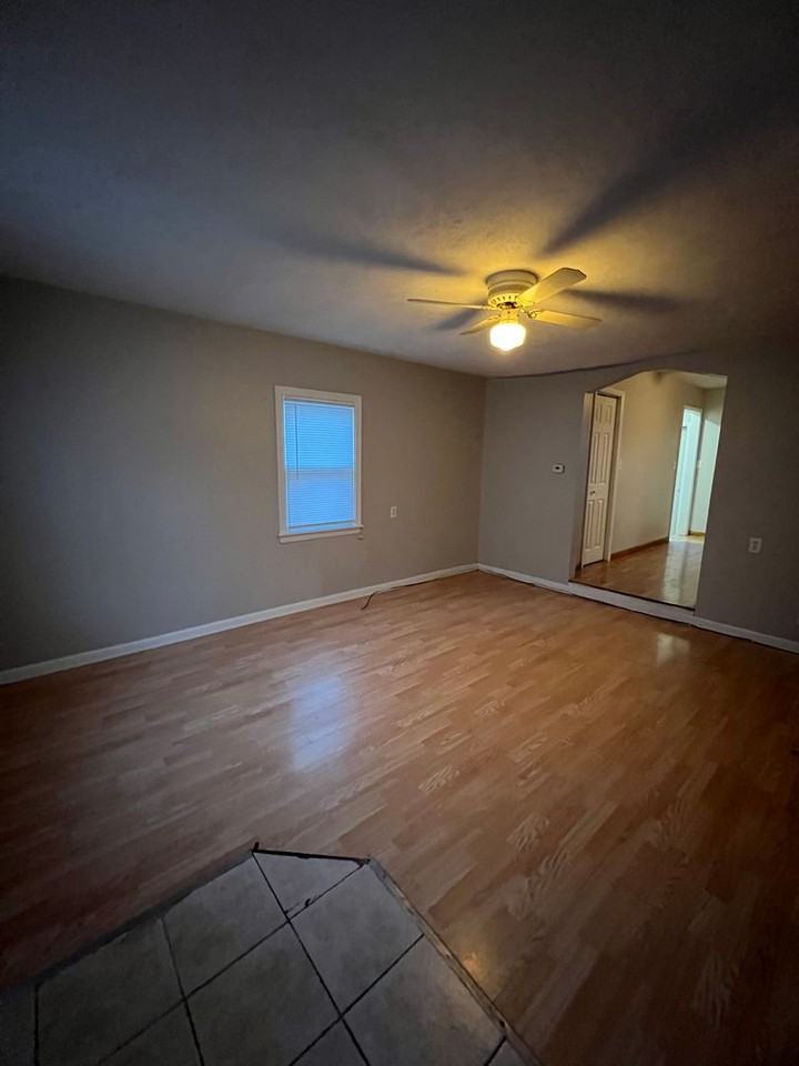 915 5th Ave - Photo 3 of 13