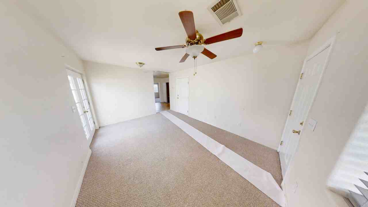 502 Avenue K - Photo 2 of 11