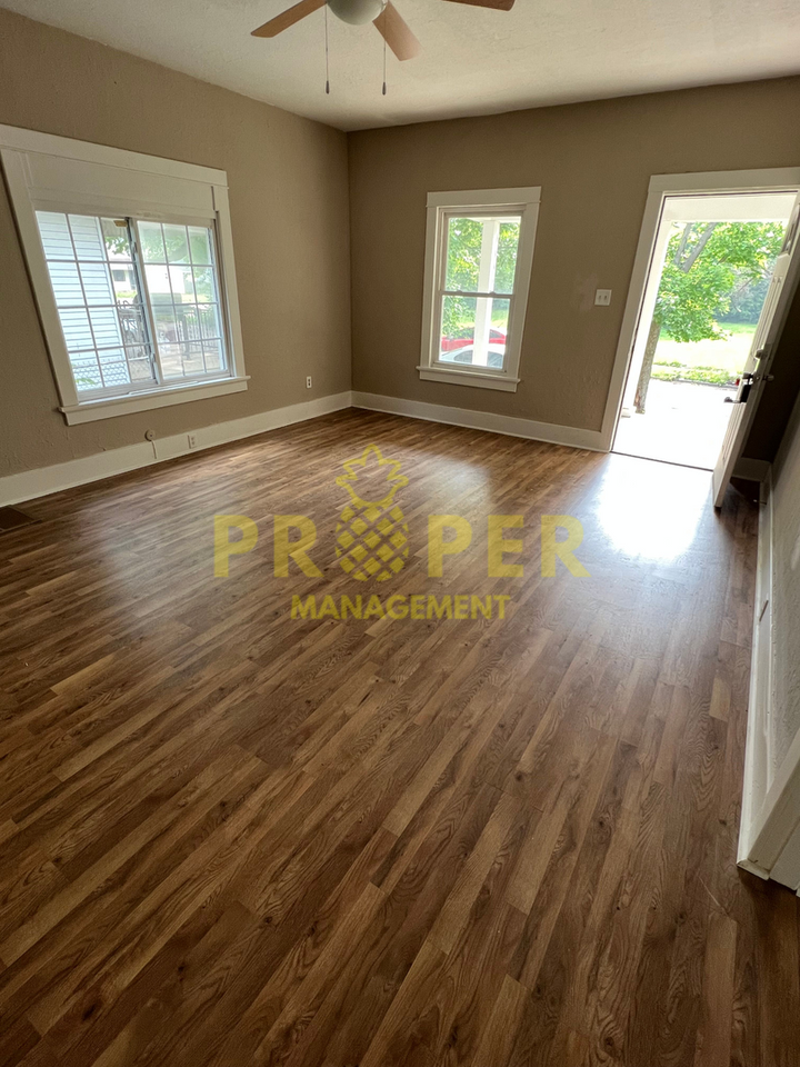 229 S Ardmore Ave - Photo 2 of 9